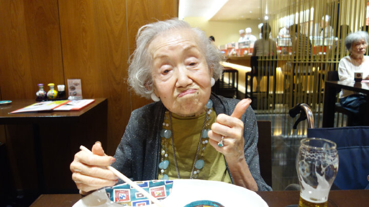 お気に入りのお寿司屋さんで、大好きな握り寿司に舌鼓!